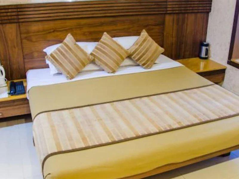 Hotel Chandralok โลนาวาลา ภายนอก รูปภาพ