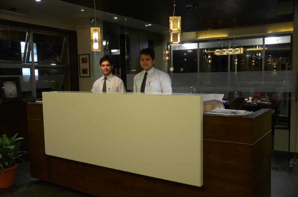 Hotel Chandralok โลนาวาลา ภายนอก รูปภาพ