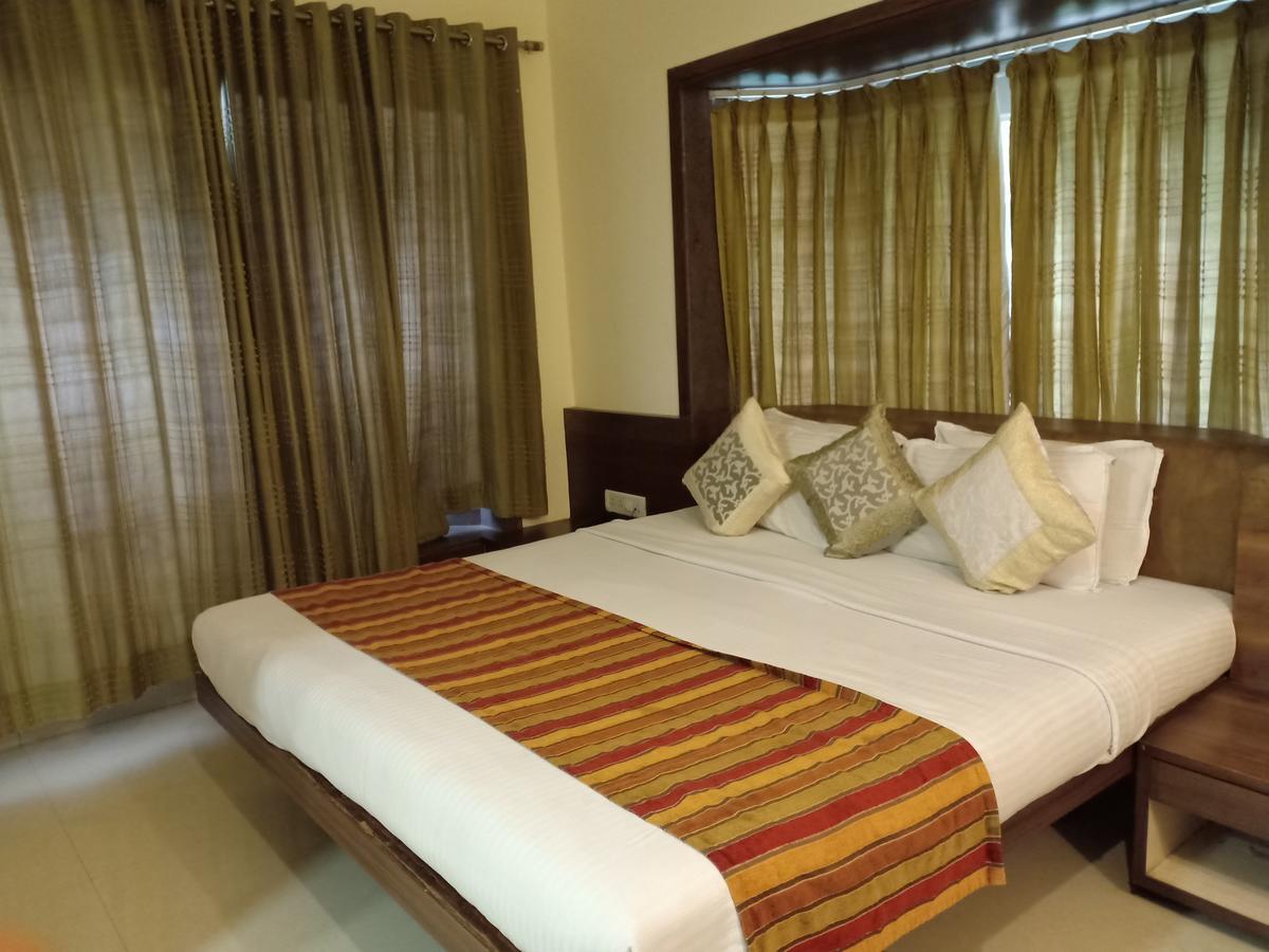 Hotel Chandralok โลนาวาลา ภายนอก รูปภาพ