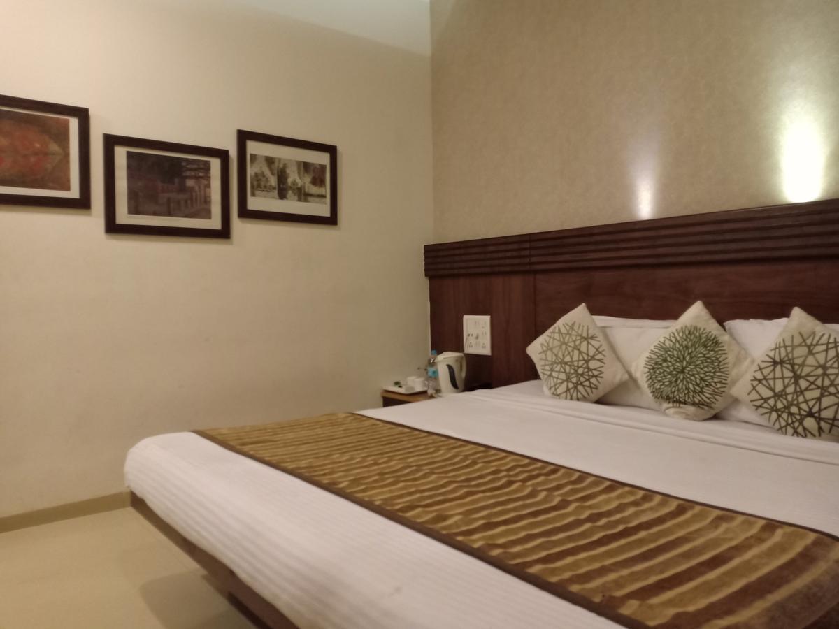 Hotel Chandralok โลนาวาลา ภายนอก รูปภาพ